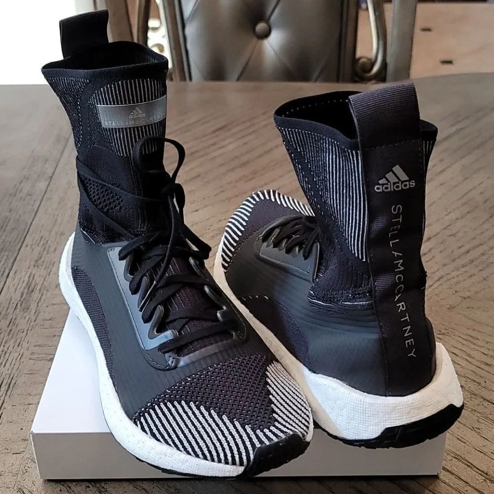 Adidas Stella Mccartney size 7.5 black NWOT🖤🤍